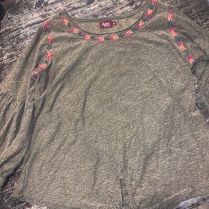 Avani camo green top L.